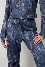 pantalon-snaky-print-azul-40