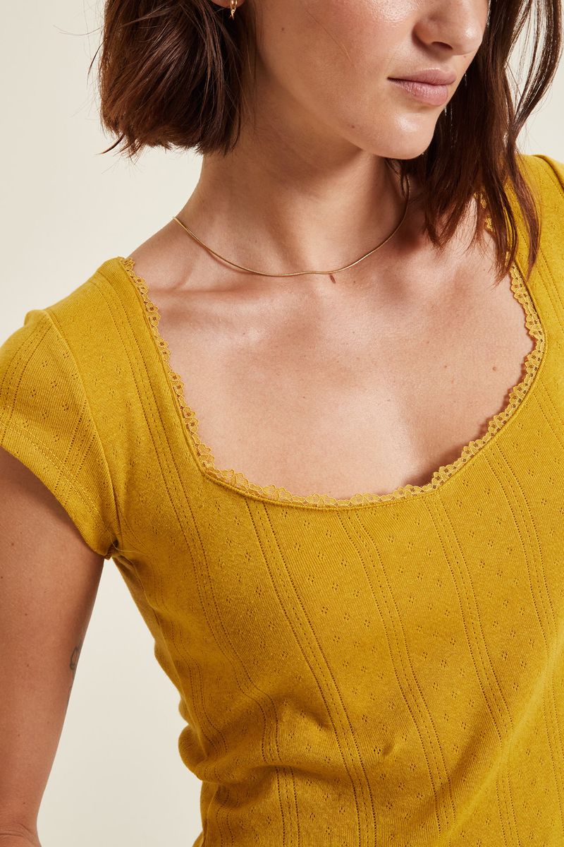 remera-sko-mostaza-38