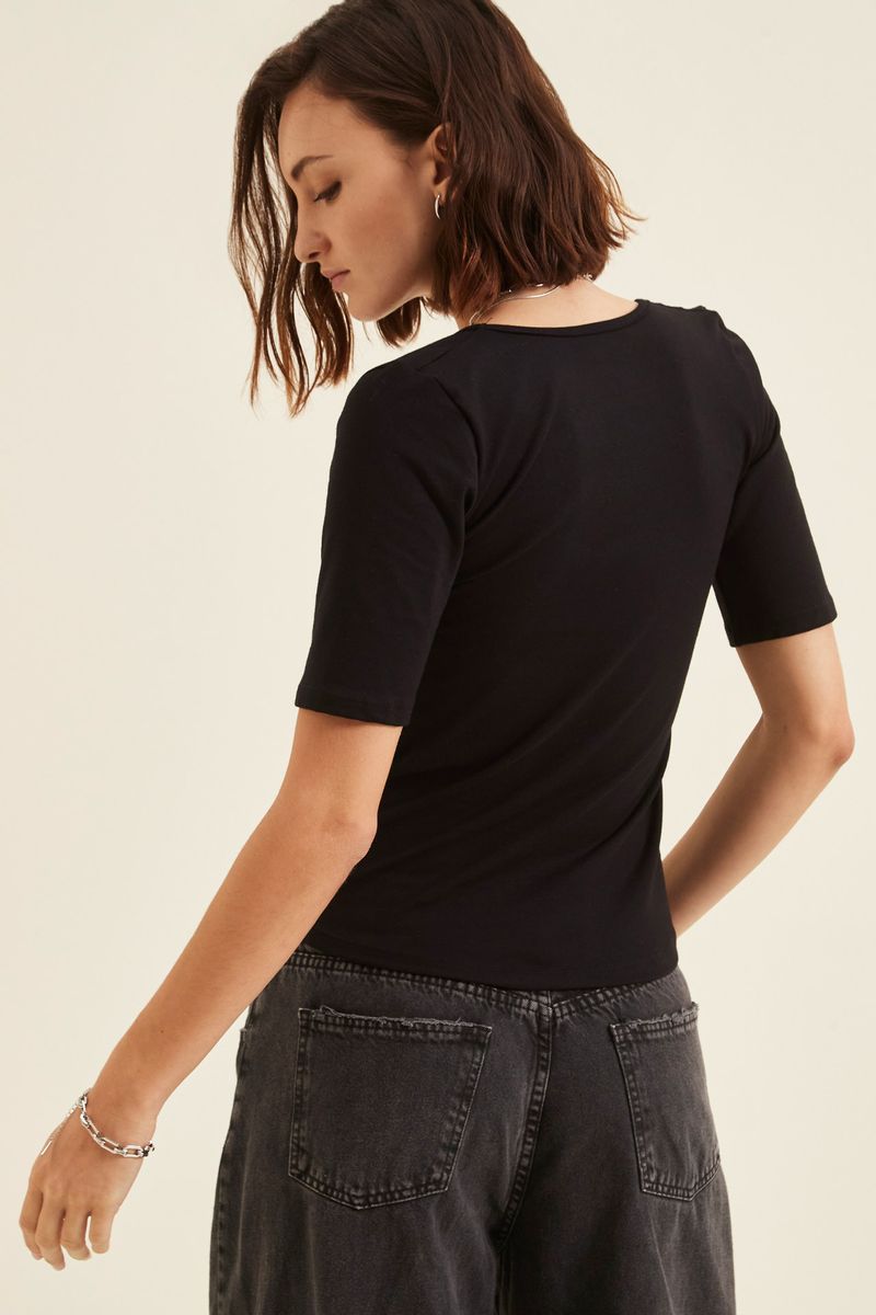 remera-lua-manga-corta-negro-3.jpg