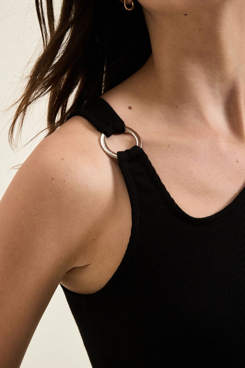 musculosa-manuela-negro-2.jpg