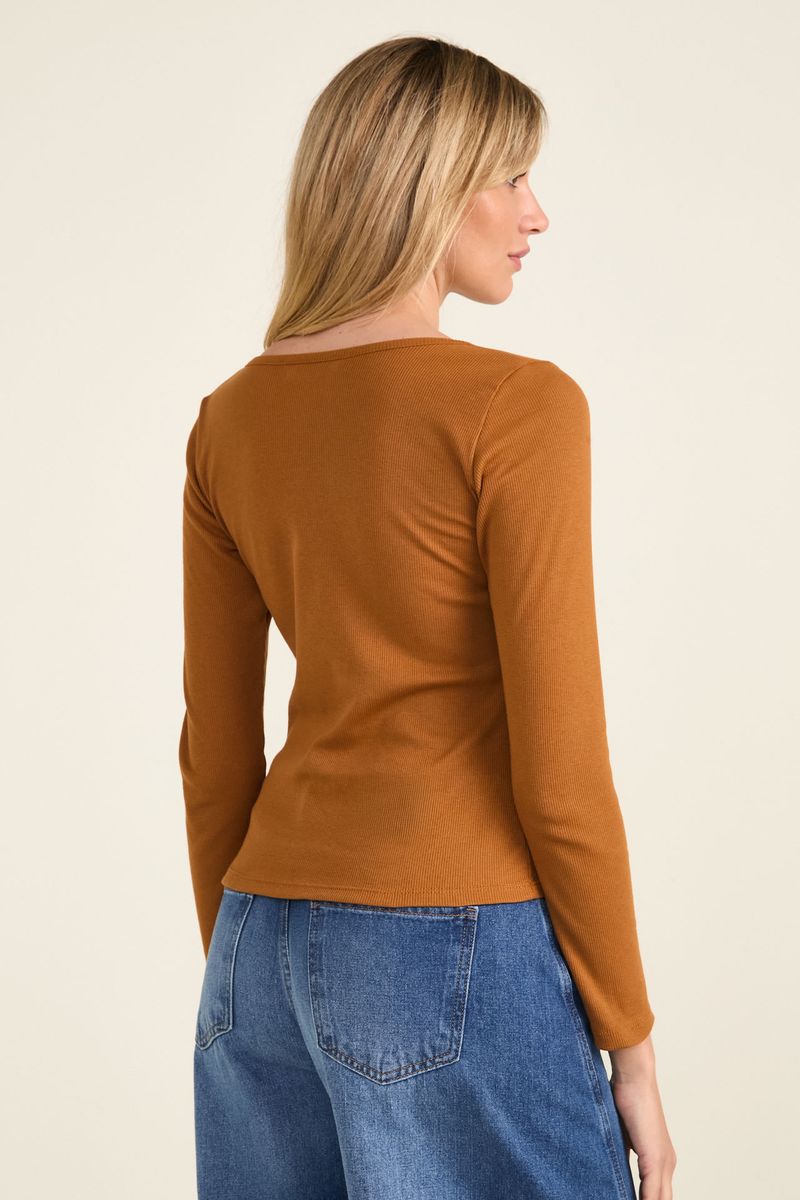 remera-clou-marron-3.jpg