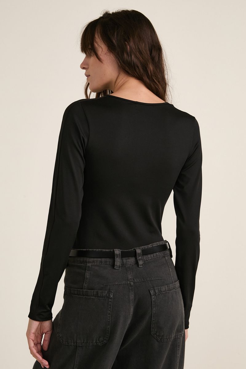 remera-grecina-negro-3.jpg