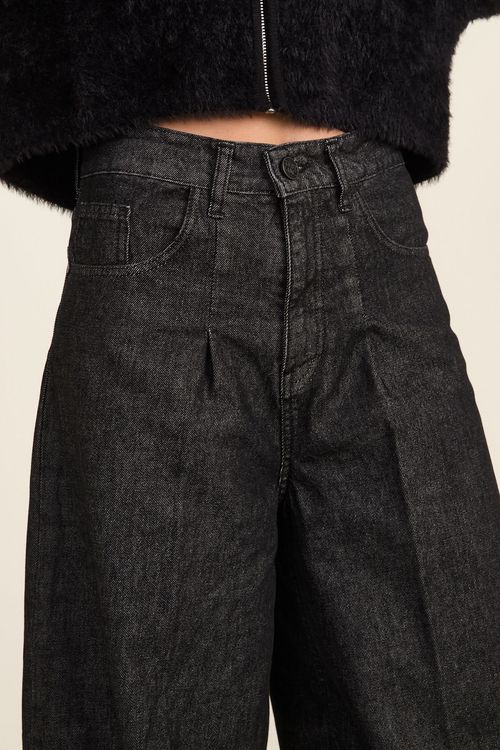 Wide Clam Black