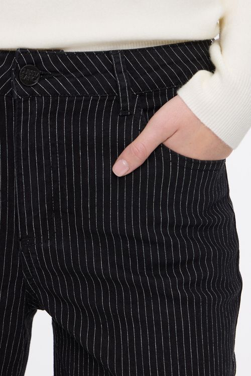 Straight Rayas Black